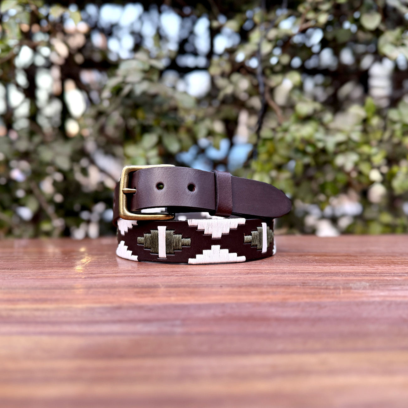 สีน้ำตาลเข้ม