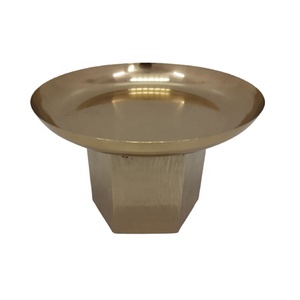 Vente en gros de porte-gâteau de luxe en métal et fer en vrac porte-gâteau de finition en laiton pour mariage anniversaire décor fait à la main personnalisé - Product Image 1