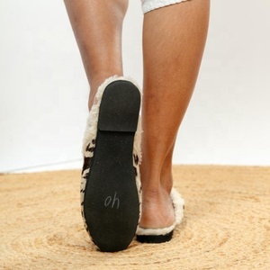 Tongs plates et décontractées en cuir véritable pour femmes, sandales fabriquées à la main, confortables, antidérapantes et respirantes pour l'hiver. - Product Image 5