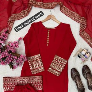 Conjunto de Kurta Tradicional de Algodón Rojo para Mujer con Cuello y Puños Bordados en Dorado, de Secado Rápido, Listo para Bodas, con Pantalones a Juego - Product Image 4