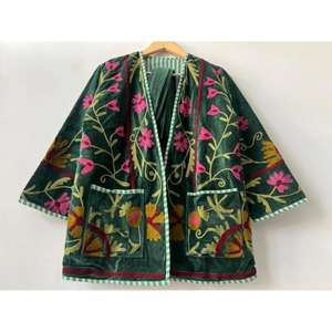 Manteau court kimono vert en coton brodé floral avec ceinture, style bohème Suzani, réversible, éco-responsable, vêtement d'extérieur tendance, cadeau pour - Product Image 1