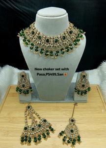 Parure de collier ras-du-cou, boucles d'oreilles et Maang Tikka de luxe vintage en cuivre plaqué or, ornée de perles et de Kundan, pour femme, certifiée par une tierce partie, pour fiançailles - Product Image 3