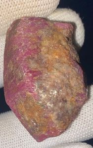 พลอยทับทิมดิบธรรมชาติ 239.65 กะรัต จากเคนยา เหมืองเฟโมส จอห์น โซล - Product Image 2