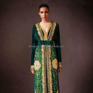 Kaftan en tissu velours vert avec broderie dorée et perles en ceinture - Product Image 1