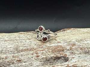 Bague en grenat en argent sterling 925, motif tourbillon, faite à la main, pierre de naissance de janvier, bijou élégant, cadeau - Product Image 4