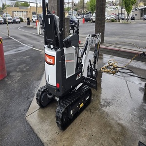Mini-excavatrice Bobcat E10 conçue pour les espaces étroits, offrant une puissance de creusement élevée et une performance économe en carburant. - Product Image 6