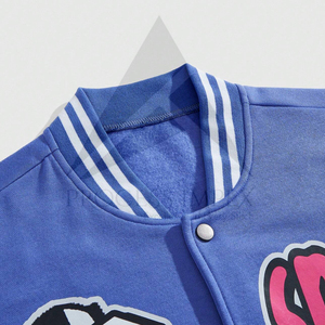 Veste de baseball bleue pour homme avec design patchwork, impression par sublimation, style streetwear, vêtement d'automne, coupe classique, col rabattu - Product Image 5