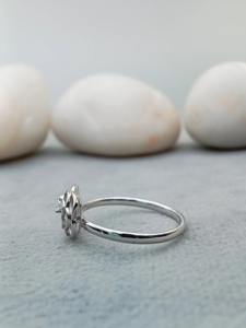 แหวนหมั้นเพชรโมอิสซาไนต์ทรงรี ประดับเพชรแบบหนามเตย ชุบทอง 14K เงินแท้ 925 สำหรับผู้หญิง รับรองโดย IGI - Product Image 5