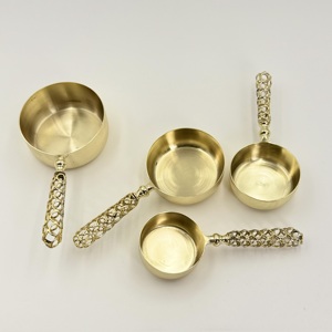 Juego de 4 Tazas y Cucharas Medidoras de Acero Inoxidable con Acabado Dorado y Mango de Alambre de Hierro, Producto NUEVO, Apto para Lavavajillas, Utensilios para Hornear - Product Image 3