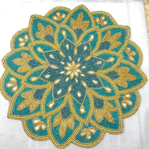 Elegante y Clásico Mantel Individual Reutilizable con Bordado a Mano de Cuentas en Forma de Flor para Fiestas, Eventos Festivos y Decoración del Hogar - Product Image 3