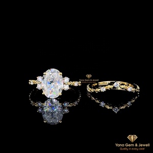 Anillo de Compromiso con Diseño de Hoja Ovalada de 2.50 Quilates, Diamante CVD Cultivado en Laboratorio, Color F, Claridad VVS2, Certificado IGI, Oro Amarillo Sólido de 14K - Product Image 1