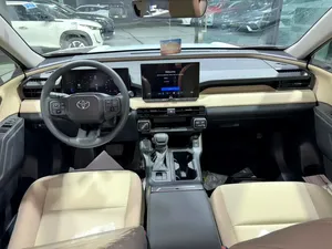 Prêt à être expédié – Toyota RAV4 XLE 2025, 5 places, toutes options, d'occasion, à vendre - Product Image 3