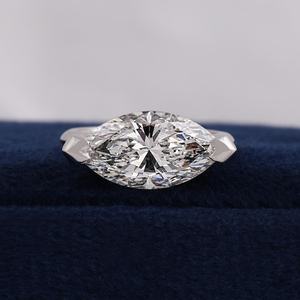 Bague solitaire en moissanite taille marquise 2 carats style moderne en argent 925 pour homme et femme, cadeau idéal pour les anniversaires et pour maman - Product Image 1