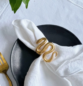 Accessoires de table abordables en métal, design serpent doré, anneau de serviette de mariage, anneau de serviette de mariage en perles de printemps, anneau de nappe de mariage - Product Image 1