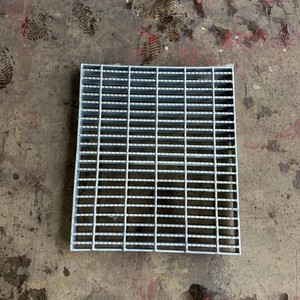 Rejilla de acero galvanizado electroforjada - Product Image 1
