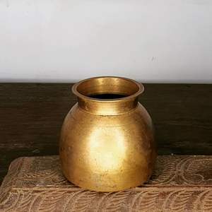 Mejor Lota Religiosa Tradicional de Latón al por Mayor, Kalash Metálico Hindú para Puja, para Templo Doméstico, Recipiente Metálico para Agua - Product Image 1