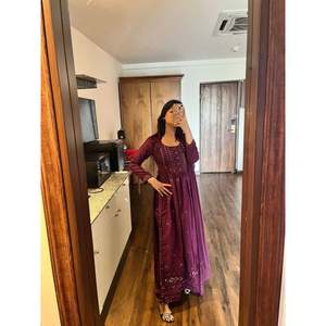 DESIGNER RAYON BRODERIE FEUILLE MIROIR TRAVAIL TOP BAS AVEC DUPATTA WINE - Product Image 1