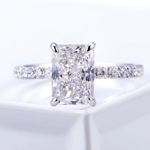 Bague de fiançailles de luxe en diamant taille radiant avec diamant pour femme, style unique, certifiée IGI - Product Image 1