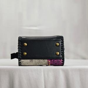 Bolso de Mano de Cuero de Lujo para Mujer con Panel Floral Rosa, Asa Superior, Cierre de Cremallera y Diseño Duradero - Product Image 4