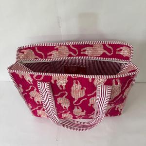 Sac fourre-tout en coton matelassé à imprimé animal rose avec pochettes cosmétiques, ensemble de sacs de voyage pour femmes - Product Image 3