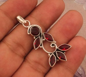 Élégant pendentif fait main en grenat rouge, argent sterling 925, or, serti clos, style vintage, pour fiançailles, cadeau d'anniversaire, bijou en pierre précieuse - Product Image 4