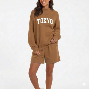 Женский комплект из топа с воротником-стойкой и шорт, представляющий собой современную концепцию одежды, с продуманной структурой из двух предметов. - Product Image 1