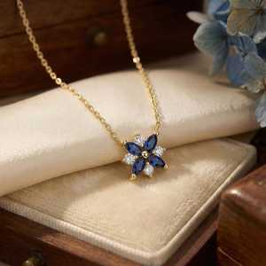 สร้อยคอรูปวงรีประดับไพลินสีน้ำเงินคอร์นฟลาวเวอร์ พร้อมจี้เงินแท้ 925 ชุบทอง 14K - Product Image 6