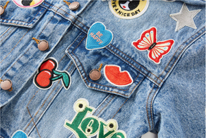 Chaqueta vaquera resistente para mujer – Abrigo de mezclilla duradero con bolsillos en el pecho - Product Image 4