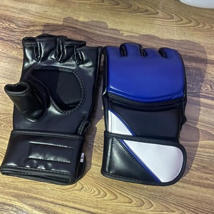 Gants de boxe MMA personnalisés 8OZ avec logo imprimé, en PU, fermeture auto-agrippante, unisexe, pour entraînement et sparring sur sac de frappe lourd - Product Image 3