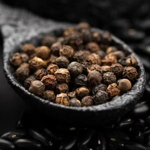 พริกไทยดำคุณภาพสูงปี 2026 ขายดี พริกไทยดำแบบเม็ดแห้ง ผ่านกระบวนการผลิตแบบดิบ ราคาแข่งขัน - Product Image 1