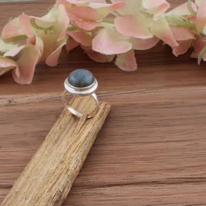 Bague minimaliste en labradorite, argent sterling 925, simple, délicate, pierre précieuse bleue feu, pour femmes, bande, bijoux bohèmes, vente en gros - Product Image 2