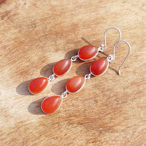 Boucles d'oreilles pendantes longues en laiton plaqué argent avec pierres précieuses naturelles en cornaline, serties en clos, style bohème chic, cadeau pour femme - Product Image 4