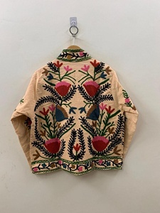 Chaqueta de Mujer de Terciopelo y Algodón Inspirada en Suzani, Estilo Étnico Bohemio, Hecha a Mano, Abrigo de Invierno Cálido y Elegante con Cuello Alto - Product Image 2