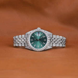 Montre numérique de luxe personnalisée avec cadran vert en moissanite, forme carrée, entièrement sertie de diamants, boîtier en acier inoxydable, verre saphir, unisexe - Product Image 1