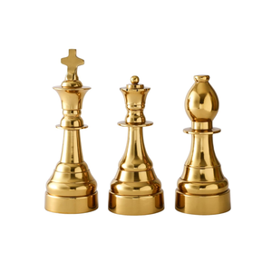 Ensemble de 3 sculptures de pièces d'échecs dorées, figurines d'échecs avec finition dorée élégante pour table, salon, bureau, bibliothèque, jeu - Product Image 5