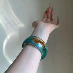 Brazalete Moderno de Resina Acrílica con Forma de Flor para Mujer, con Cuentas Coloridas y Diseño Abierto - Regalo - Product Image 3
