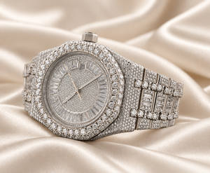 นาฬิกา Raj Gems Iced Diamond Quartz Glass ตัวเรือนกันน้ำ สายสแตนเลส สตีล แสดงวันที่ ดีไซน์หรูหรา แฟชั่นสำหรับทุกเพศ ขนาด 41 มม. - Product Image 4