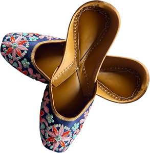 Sandalias Khussa Tradicionales Punjabi Hechas a Mano en Varios Colores para Bodas al Aire Libre, Antideslizantes y Planas - Product Image 4