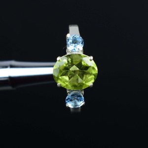 Anillo de peridoto y topacio azul suizo, plata de ley 925, con engaste de garras, hecho a mano, con piedras preciosas, joyería delicada para mujer - Product Image 1