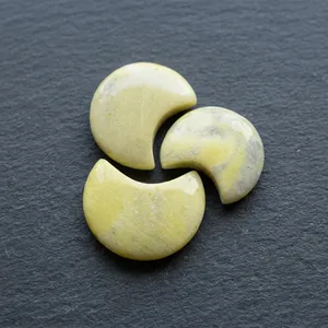 โอปอลสีเขียวธรรมชาติทรงหลวมแบบคาโบชอง - Product Image 3