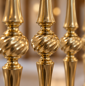 Balustrade d'escalier Gilded Heritage avec détails en orbe torsadé et meneaux torsadés fins pour intérieurs classiques grandioses - Product Image 3
