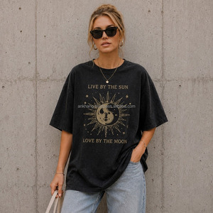 เสื้อยืดคอกลมสไตล์โบฮีเมียนสำหรับผู้หญิง พิมพ์ลาย Live By The Sun Love By The Moon ผ้าฝ้าย 100% ทรงหลวม สไตล์ฤดูใบไม้ผลิและฤดูร้อน - Product Image 2