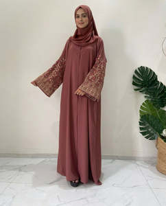 Abaya élégante et modeste en polyester perlé pour femme, couleur rose poudré, manches longues, coupe ample, longueur ras du sol, séchage rapide, respirante - Product Image 2