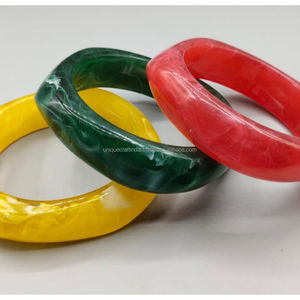 Brazalete de resina Ocean Stripe en azul y blanco, pulsera ancha hecha a mano, joyería de resina inspirada en Náutica moderna para mujer - Product Image 3