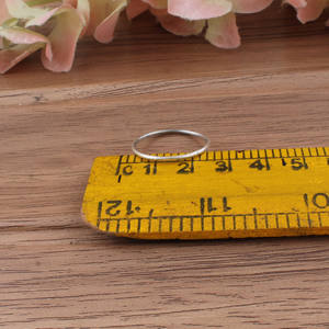 แหวนเงินแท้ 925 ประดับพลอย ดีไซน์เรียบง่าย สวยงาม บางเฉียบ สไตล์มินิมอล เหมาะสำหรับใส่ซ้อนกัน คลาสสิก สำหรับงานแต่งงาน ผู้หญิง ขายส่ง - Product Image 1