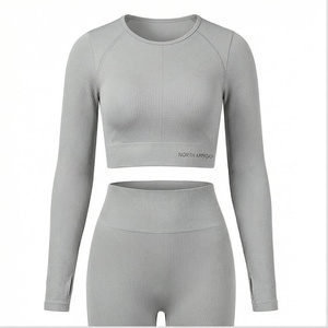 Ensemble de yoga 2 pièces North Approach, haut court côtelé à manches longues et short taille haute, gris uni, sans couture, respirant, vêtements de sport pour femmes - Product Image 1