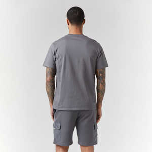 Ensemble court d'été imprimé de haute qualité pour homme, 2 pièces, en coton respirant, avec t-shirt et short, poche poitrine et poches latérales sur le pantalon - Product Image 3