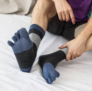 <b>Men's</b> 5 Toe Crew <b>Socks</b> <b>Striped</b> Knitted Cotton Spandex Breathable Daily Wear Spring Season Standard Thickness - Product Image 3