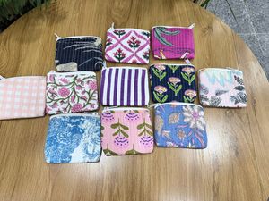 Monedero Acolchado de Algodón Puro Hecho a Mano con Cremallera, Tamaño y Color Personalizables, Patrón Floral Vintage, Pequeño Organizador de Cartera - Product Image 3