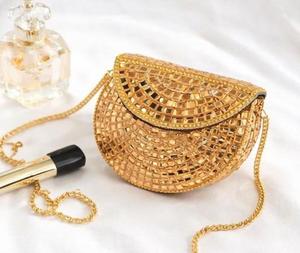Elegante bolso de mano con adornos kundan y detalles intrincados, perfecto para bodas, fiestas y eventos festivos. - Product Image 4